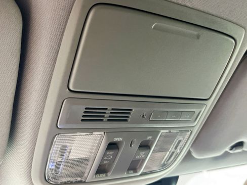 Used 2020 Honda CR-V Touring image 22