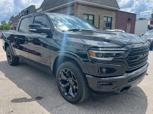 Used 2020 RAM 1500 Limited w/ Black Appearance Package AWD/4WD image 2