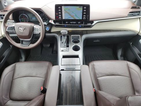 Certified 2024 Toyota Sienna Platinum FWD image 24