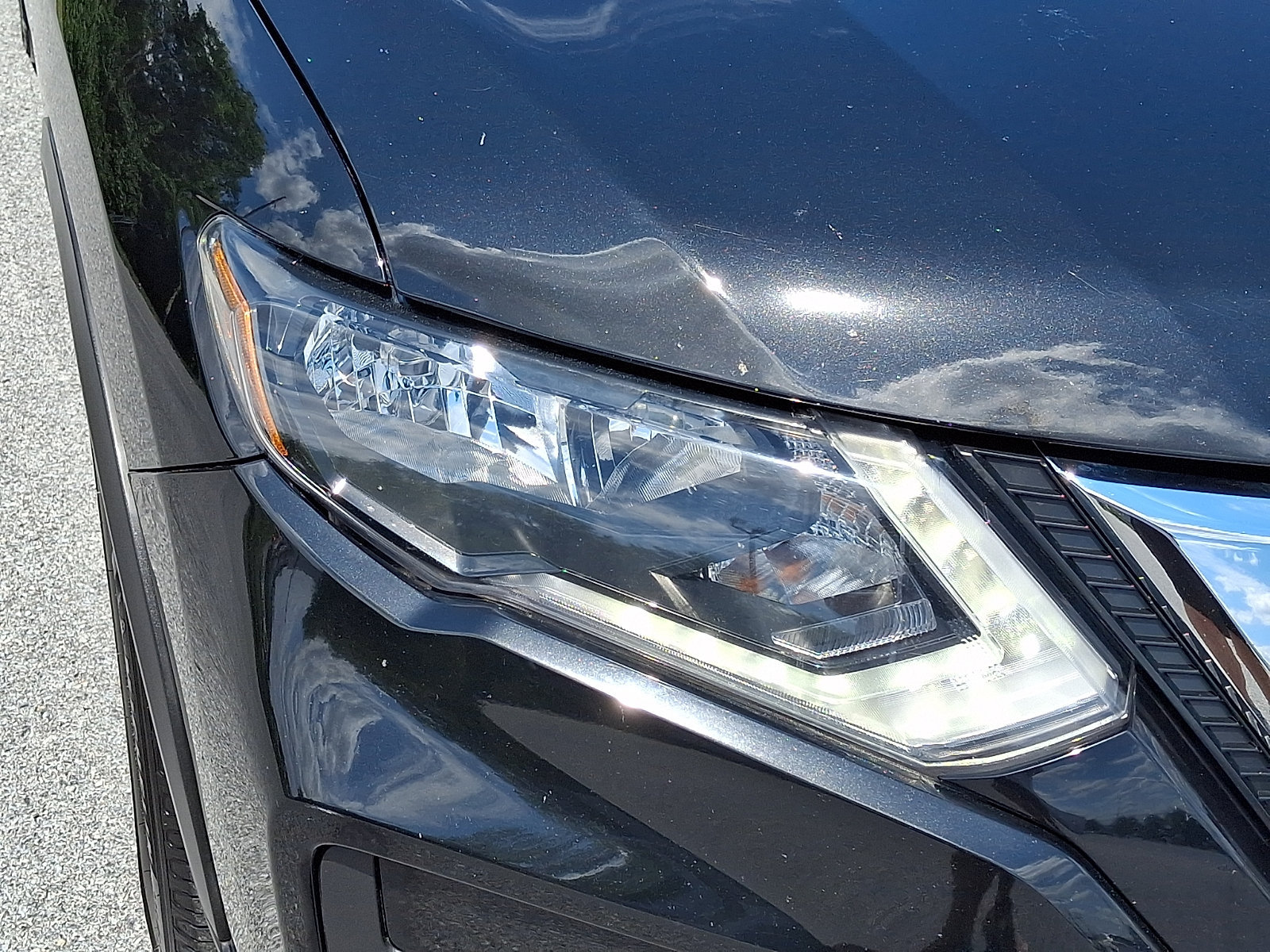 Used 2018 Nissan Rogue SV AWD/4WD image 10