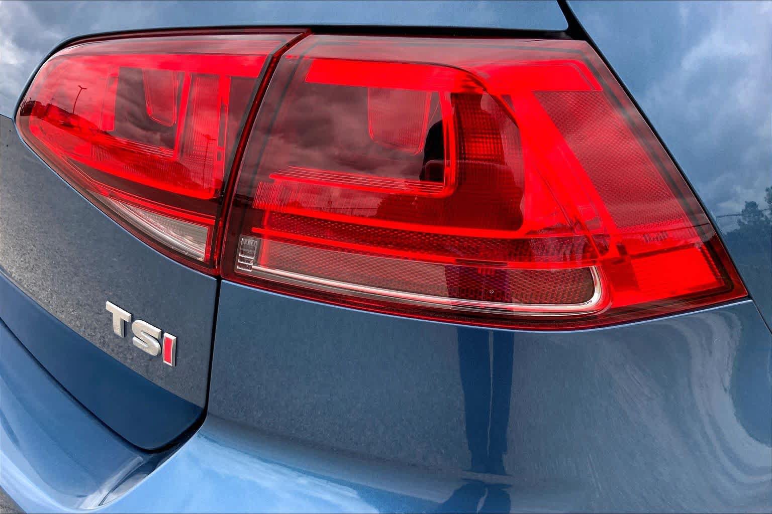 Used 2017 Volkswagen Golf Wolfsburg Edition FWD image 30