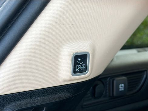 Used 2022 Jeep Grand Cherokee Limited w/ Luxury Tech Group II image 13