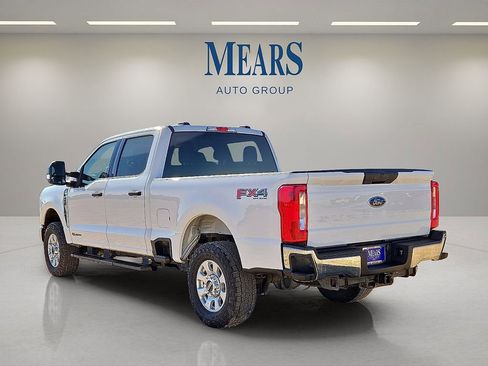 Used 2024 Ford F250 XLT w/ FX4 Off-Road Package image 3