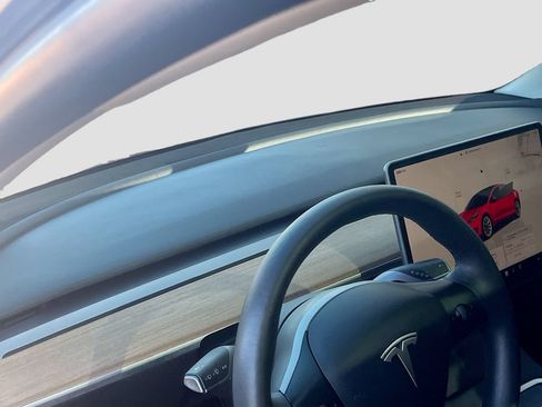 Used 2023 Tesla Model 3 Standard Range RWD image 9