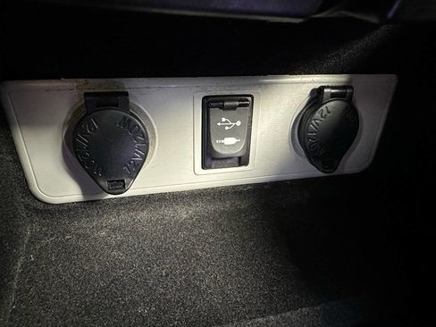 Used 2018 Toyota Avalon XLE image 23