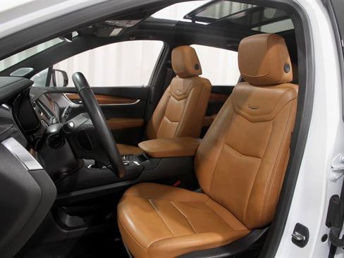 Used 2024 Cadillac XT5 Premium Luxury w/ LPO, Floor Liner Package AWD/4WD image 5