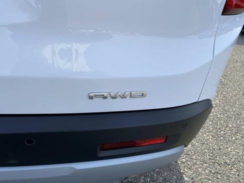 Used 2023 GMC Acadia SLT w/ Technology Package image 7