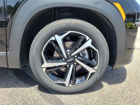 Used 2022 Chevrolet TrailBlazer RS w/ Sun and Liftgate Package FWD image 5