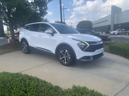 Used 2023 Kia Sportage EX FWD image 2