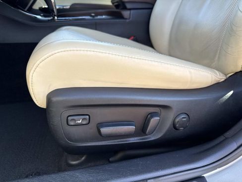 Used 2015 Toyota Avalon Limited image 18