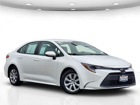 Used 2024 Toyota Corolla LE FWD image 2