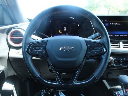 Used 2024 Chevrolet Trax RS w/ Sunroof Package FWD image 21