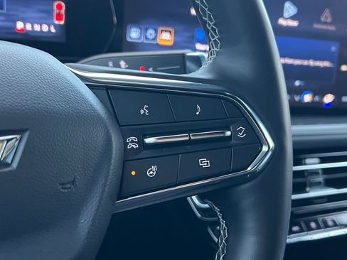 Used 2025 Chevrolet Traverse LT image 24