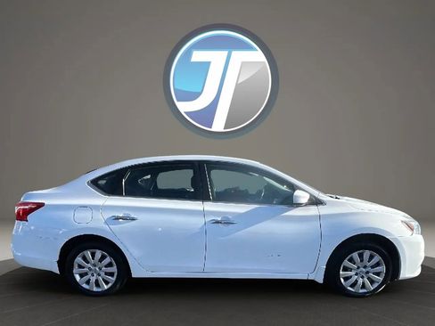 Used 2017 Nissan Sentra SV image 4