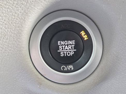 Used 2020 Chrysler Voyager Lxi FWD image 21
