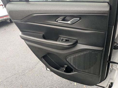 Used 2024 Jeep Grand Cherokee Laredo X image 23