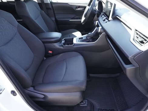 Used 2025 Toyota RAV4 XLE AWD/4WD image 23