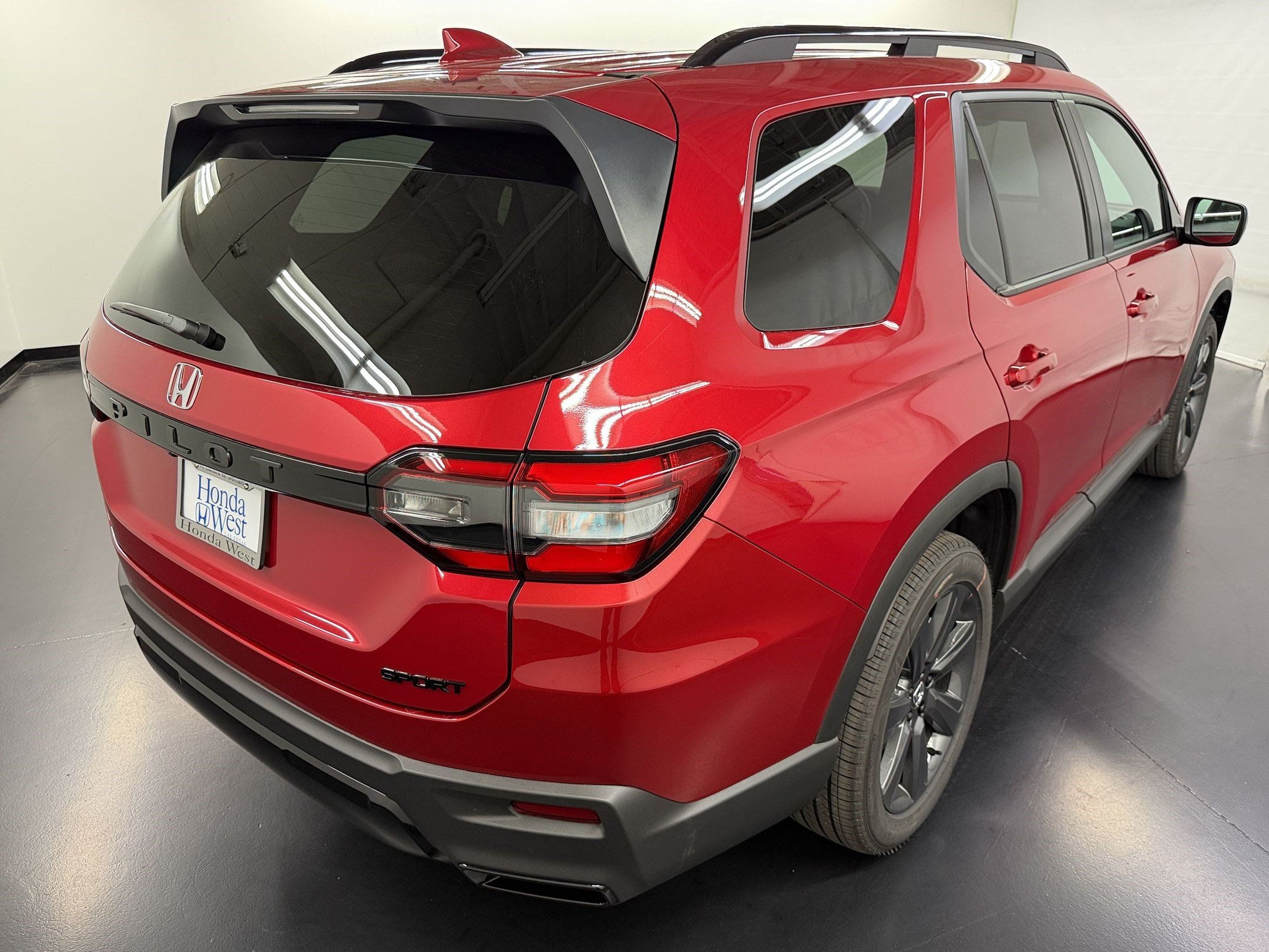 New 2026 Honda Pilot Sport image 9