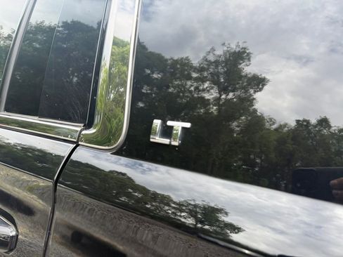 Used 2020 Chevrolet Suburban LT RWD image 17