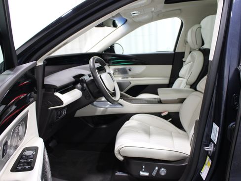 Used 2024 Lincoln Nautilus Black Label AWD/4WD image 3