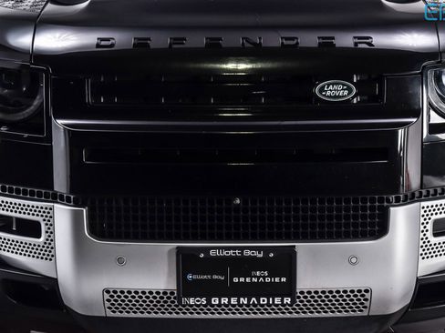 Used 2025 Land Rover Defender 110 S image 9