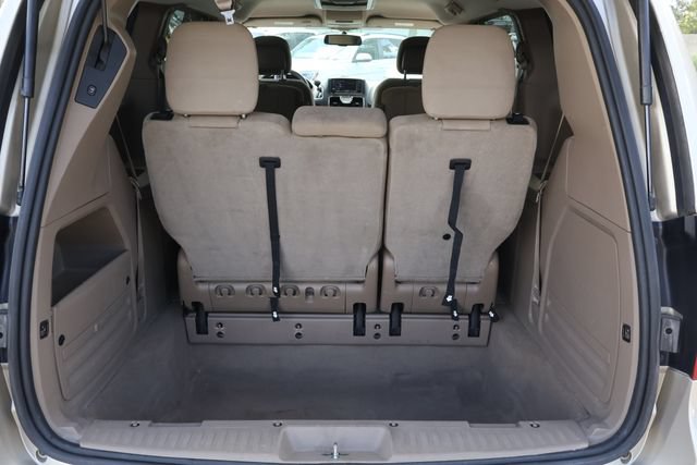 Used 2015 Chrysler Town & Country Touring FWD image 19