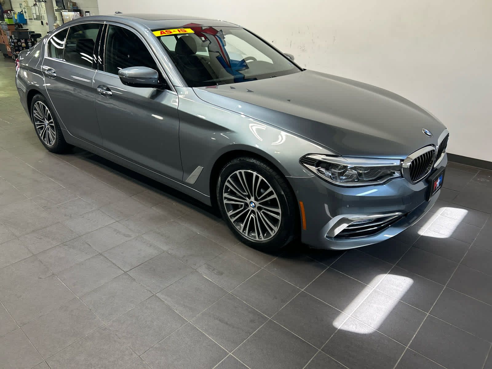 Used 2018 BMW 530i xDrive w/ Premium Package AWD/4WD image 2