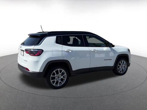 Used 2025 Jeep Compass Limited AWD/4WD image 15