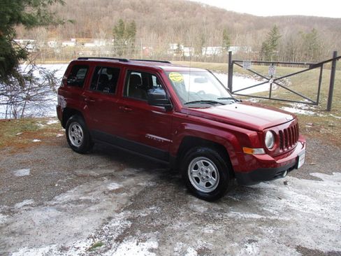 Used 2016 Jeep Patriot Sport w/ Power Value Group image 2