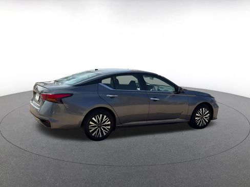 Used 2025 Nissan Altima 2.5 SV image 14