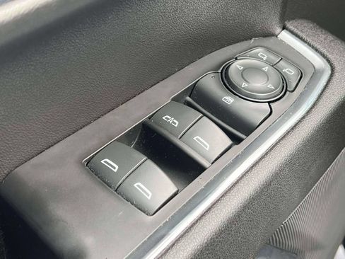 Used 2023 Chevrolet Silverado 1500 LT AWD/4WD image 19
