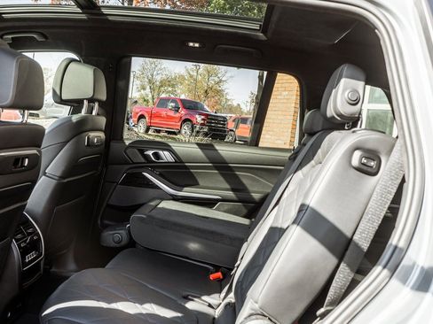 Used 2024 BMW X7 xDrive40i w/ M Sport Package image 23