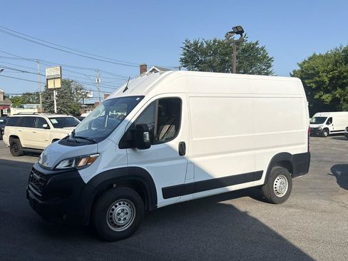 Used 2025 RAM ProMaster 2500 w/ Convenience Group FWD image 24