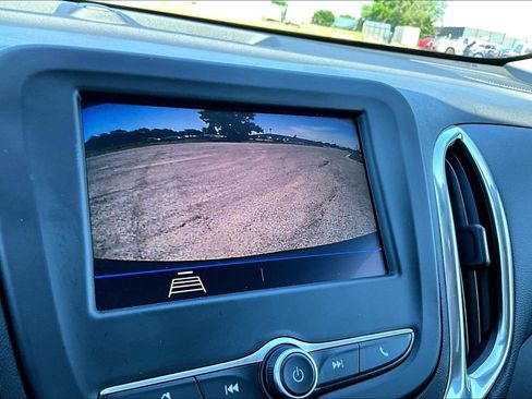 Used 2020 Chevrolet Equinox LT FWD image 19