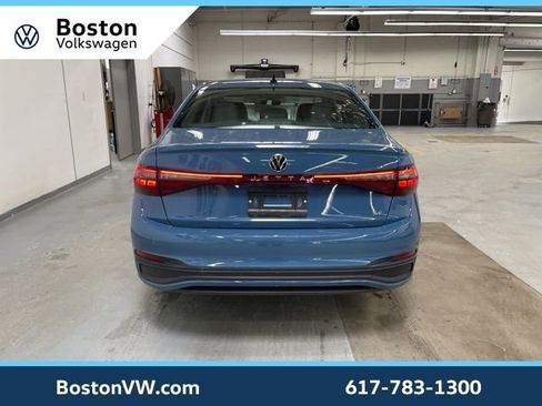 Used 2025 Volkswagen Jetta SE w/ Black Wheel Package image 3