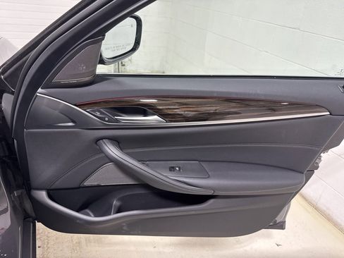 Used 2022 BMW 530i xDrive 530i xDrive w/ Premium Package image 39