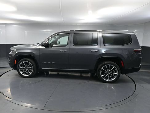 Used 2022 Jeep Wagoneer Series III w/ Premium Group I AWD/4WD image 11