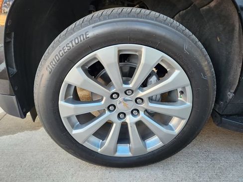 Used 2026 Chevrolet Suburban Premier w/ Sun And Tow Package RWD image 8