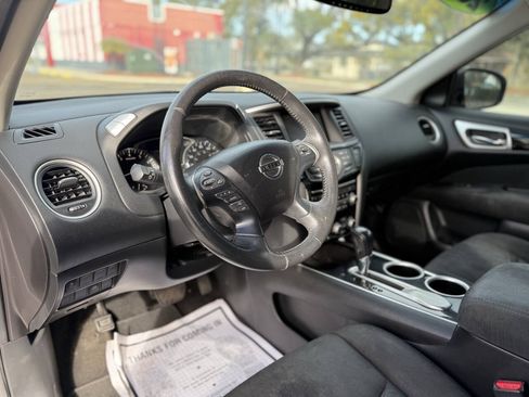 Used 2015 Nissan Pathfinder SV FWD image 13