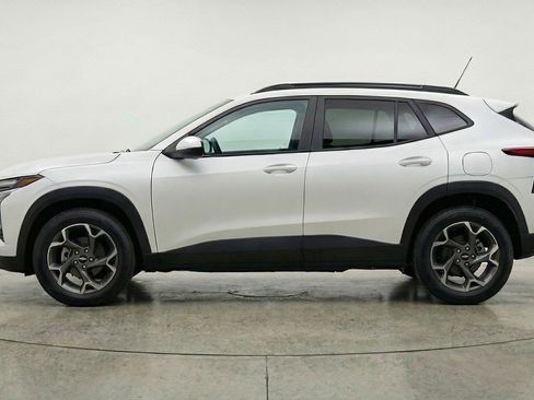 Used 2025 Chevrolet Trax LT FWD image 5