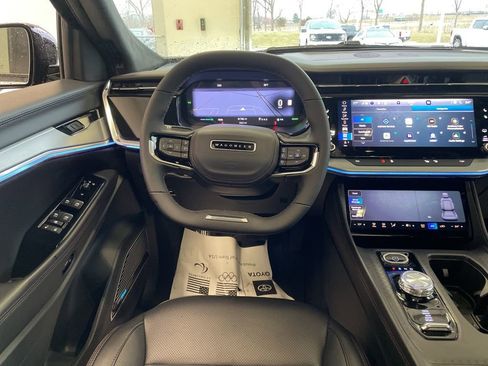 Used 2025 Jeep Wagoneer S Launch Edition image 13