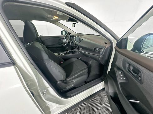 Used 2023 Nissan Rogue S AWD/4WD image 29