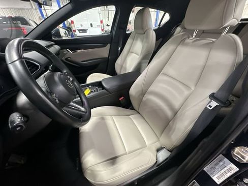 Used 2019 MAZDA MAZDA3 Hatchback w/ Preferred Package FWD image 17