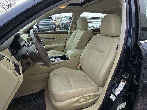 Used 2017 INFINITI Q70 L 3.7 image 10