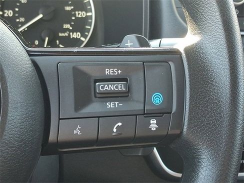 Used 2023 Nissan Rogue SV image 18