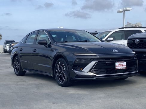Used 2025 Hyundai Sonata SEL FWD image 2