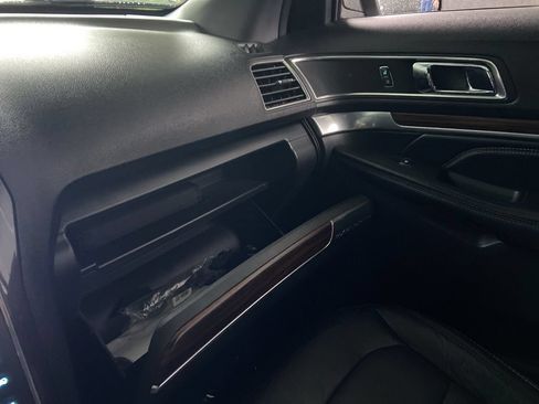 Used 2019 Ford Explorer Limited w/ Ford Safe & Smart Package FWD image 27