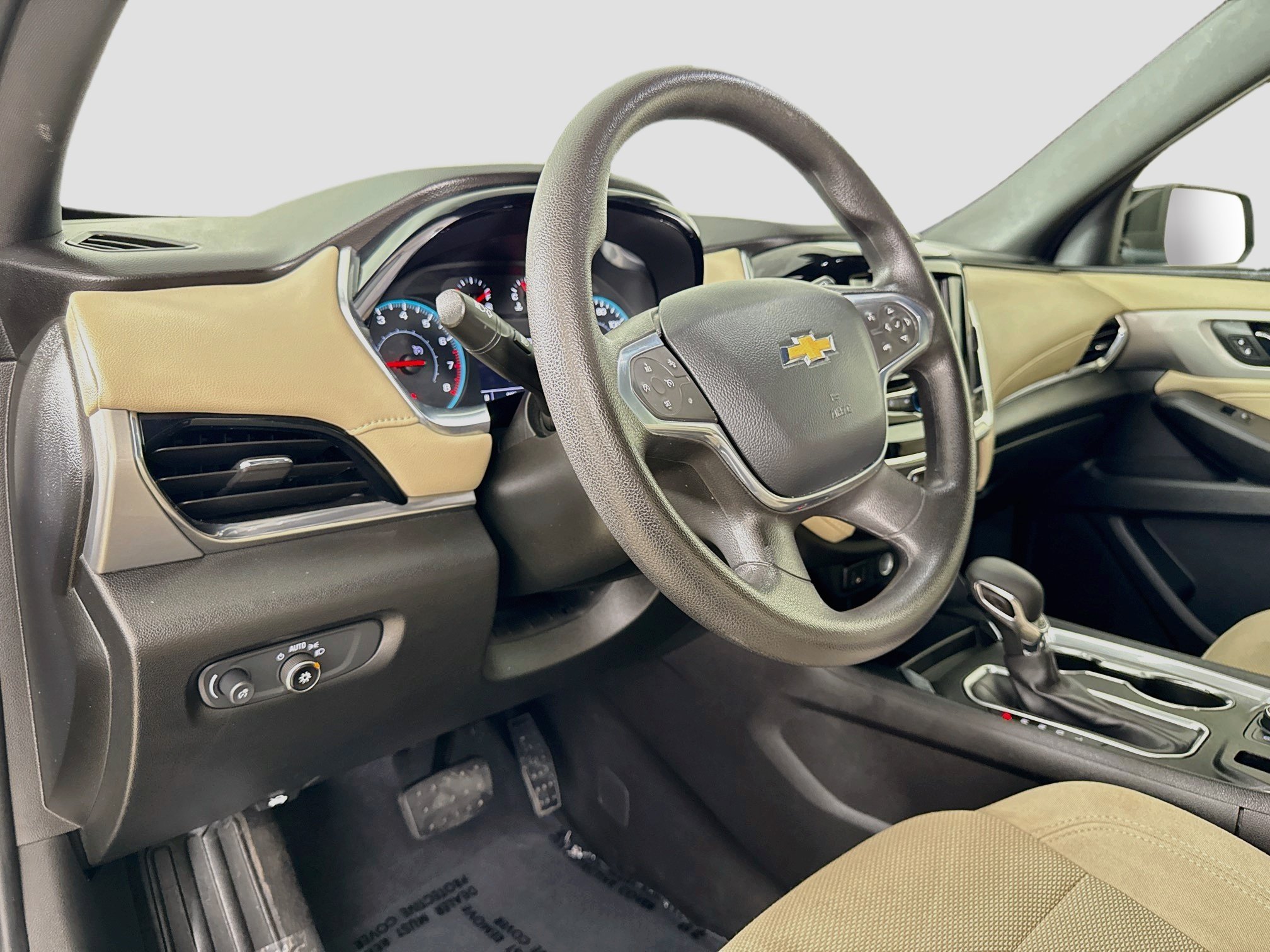 Used 2022 Chevrolet Traverse LS w/ LPO, Cargo Package FWD image 11