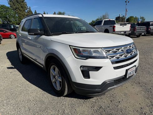 Used 2019 Ford Explorer XLT w/ Equipment Group 201A image 7
