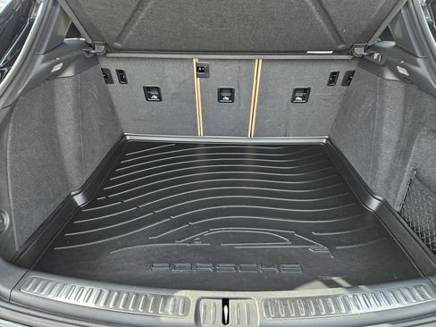 Certified 2025 Porsche Macan image 31
